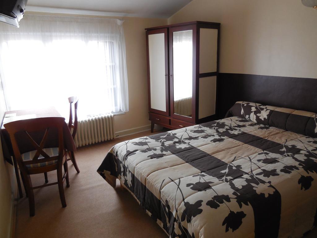 Hotel Le Lion D'Or Salbris Pokoj fotografie